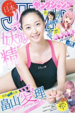 女仆跪着用乳伺候主人